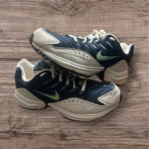 Nike Icarus 85 Classic Women’s Sneakers